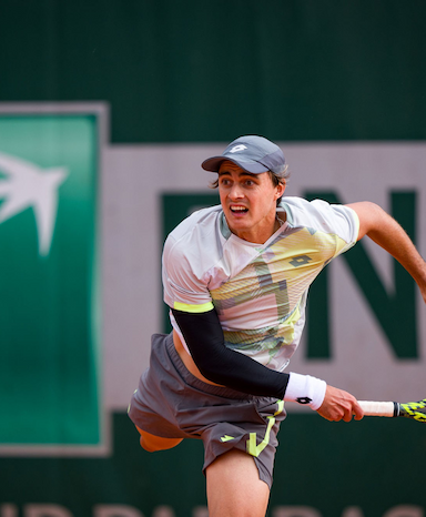 Ադամ Ուոլթոն